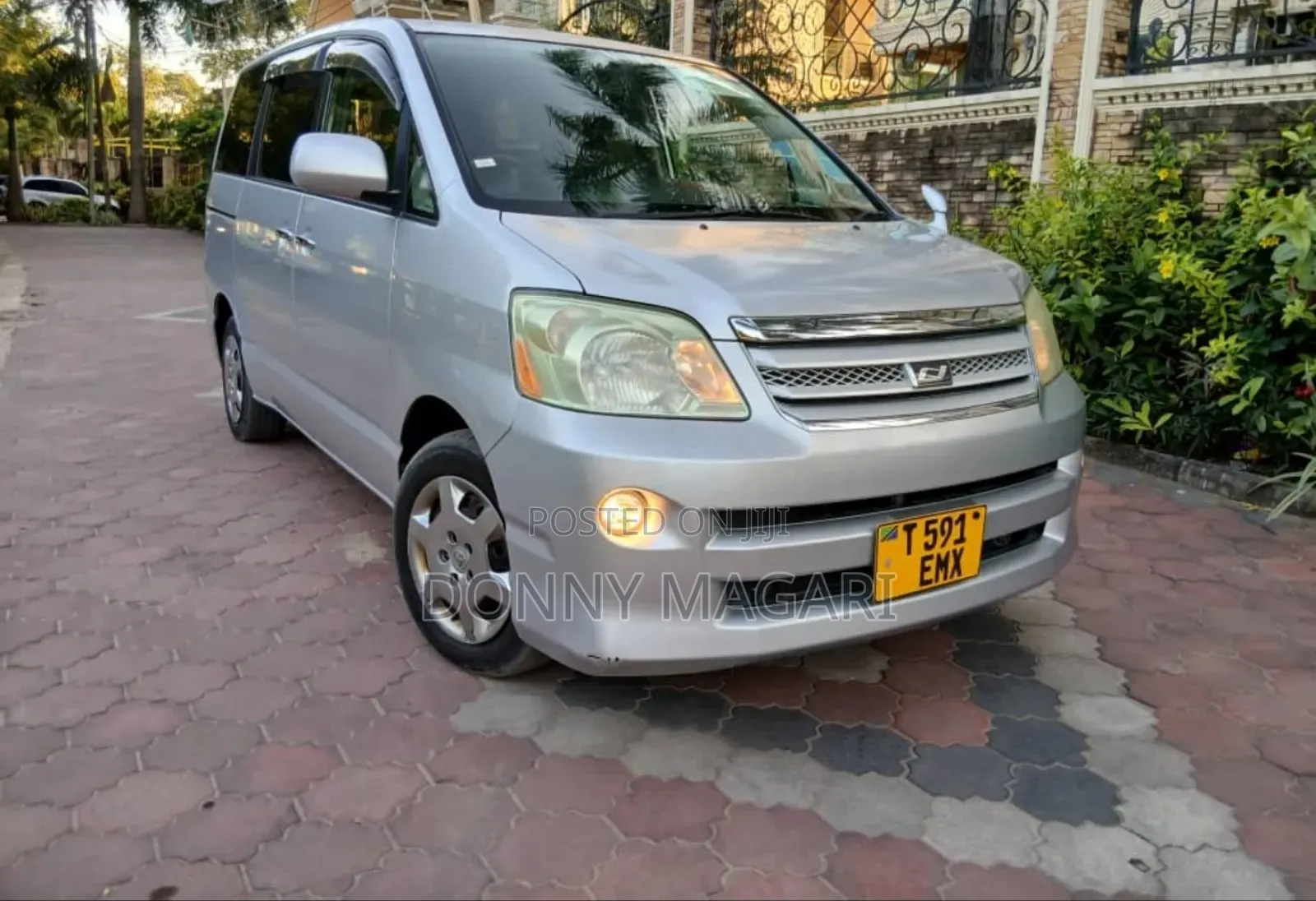 Toyota Noah 2006 Silver