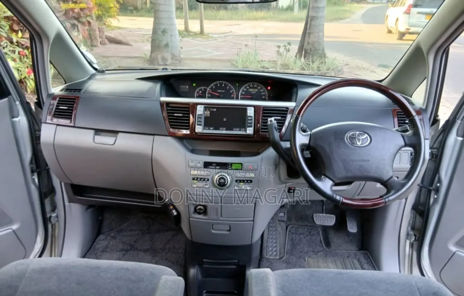 Toyota Noah 2006 Silver