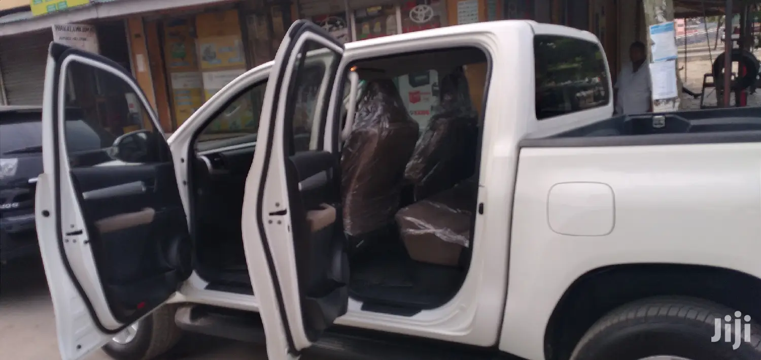 Toyota Hilux 2016 White