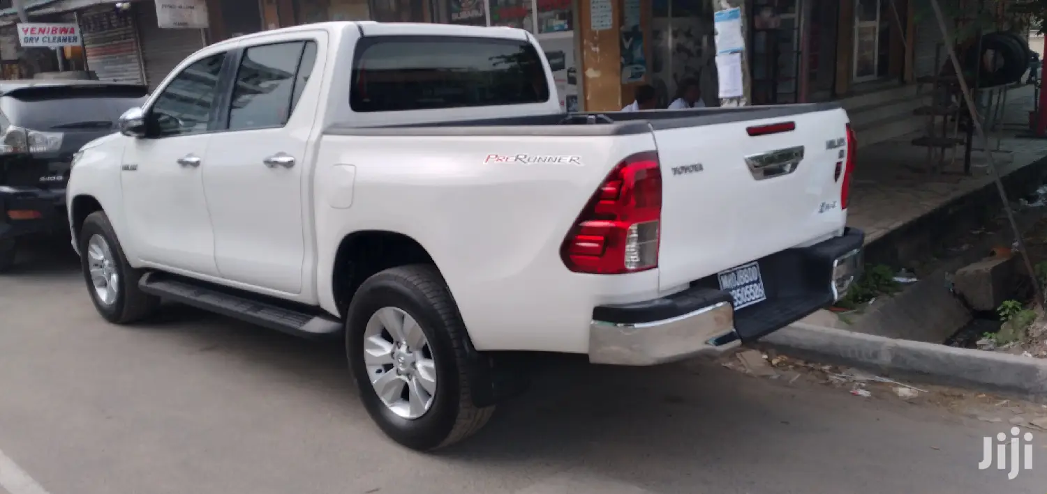 Toyota Hilux 2016 White