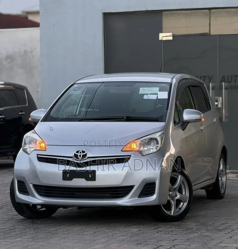 Toyota Ractis 1.5 FWD 2011 Silver
