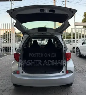 Toyota Ractis 1.5 FWD 2011 Silver