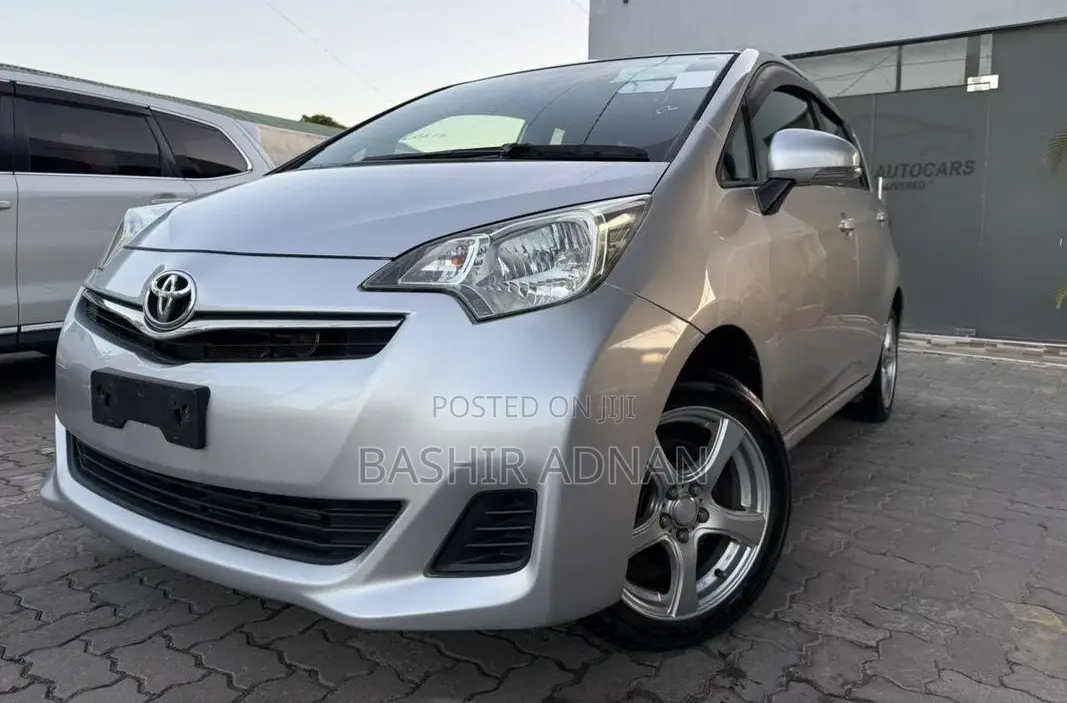Toyota Ractis 1.5 FWD 2011 Silver