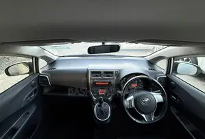 Toyota Ractis 1.5 FWD 2011 Silver