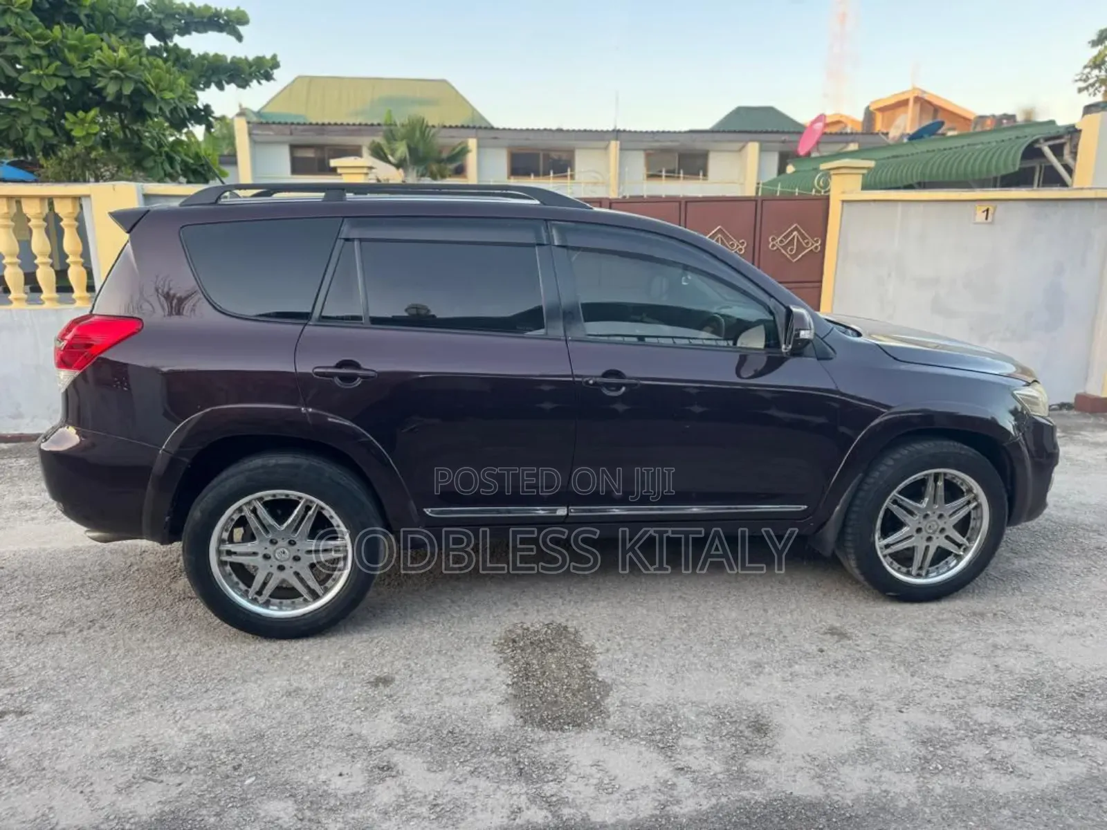 Toyota Vanguard 2010 Maroon