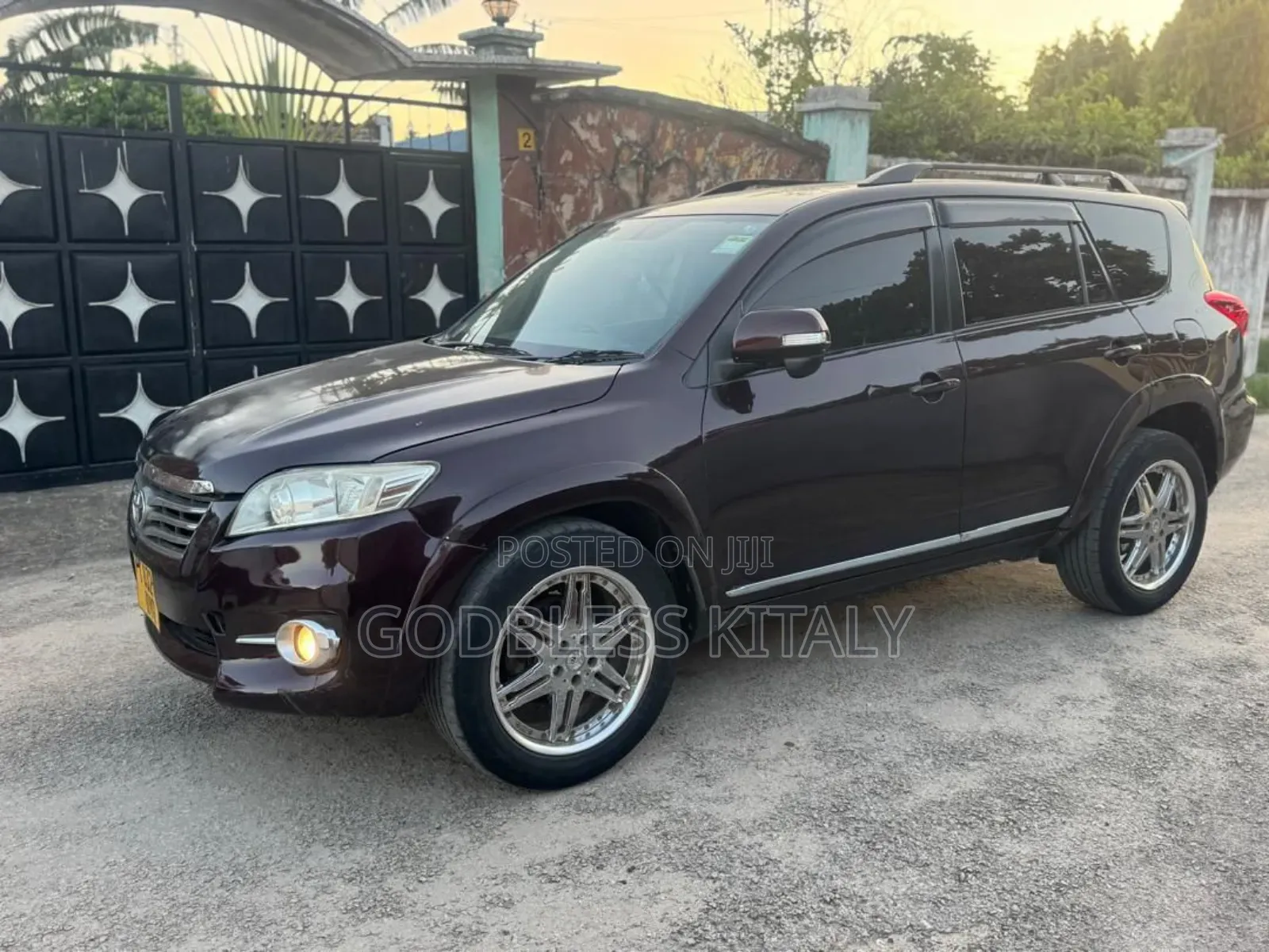 Toyota Vanguard 2010 Maroon