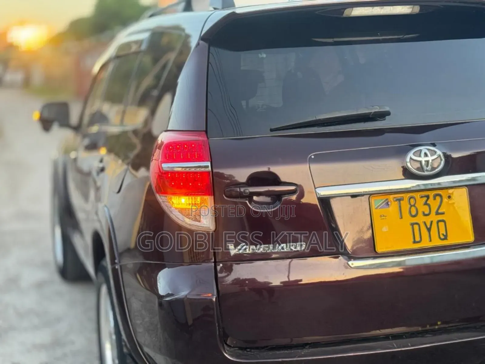 Toyota Vanguard 2010 Maroon
