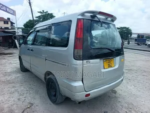 Toyota Noah 2003 Silver