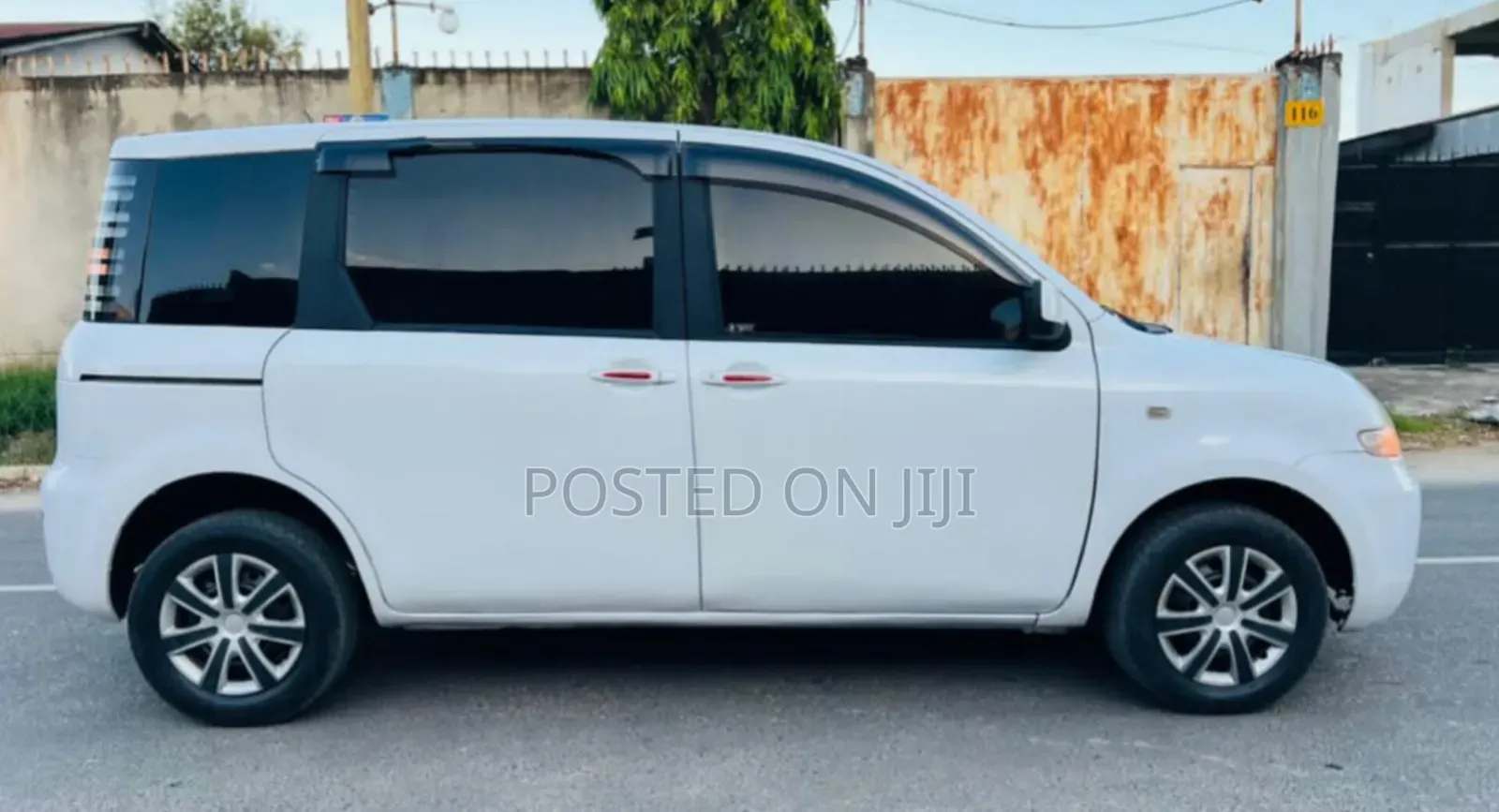 Toyota Sienta 2006 White