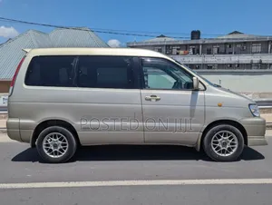 Toyota Noah 2004 Silver