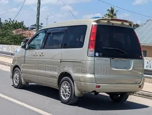 Toyota Noah 2004 Silver