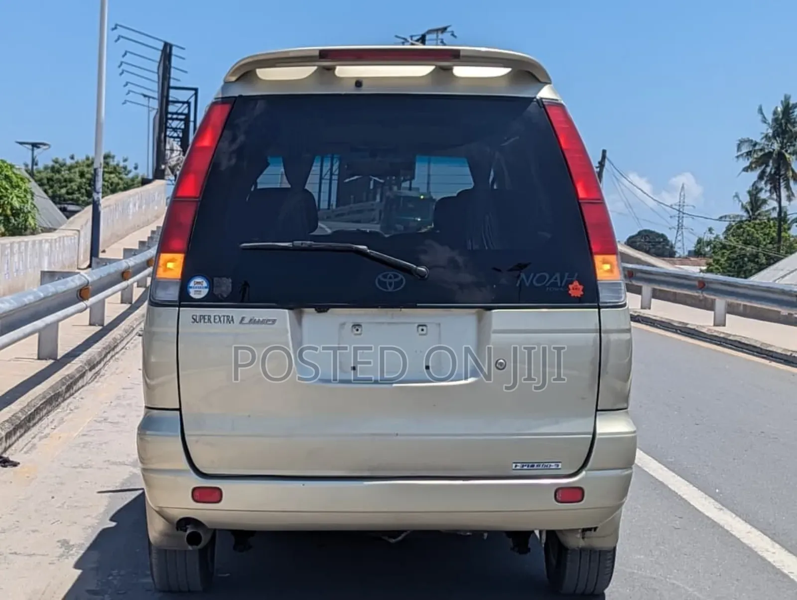 Toyota Noah 2004 Silver