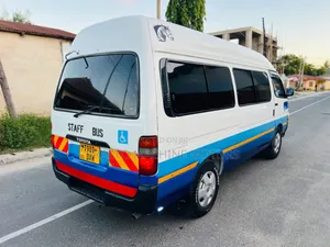 Toyota HiAce 2002