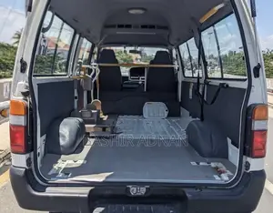 Toyota HiAce 2001 White