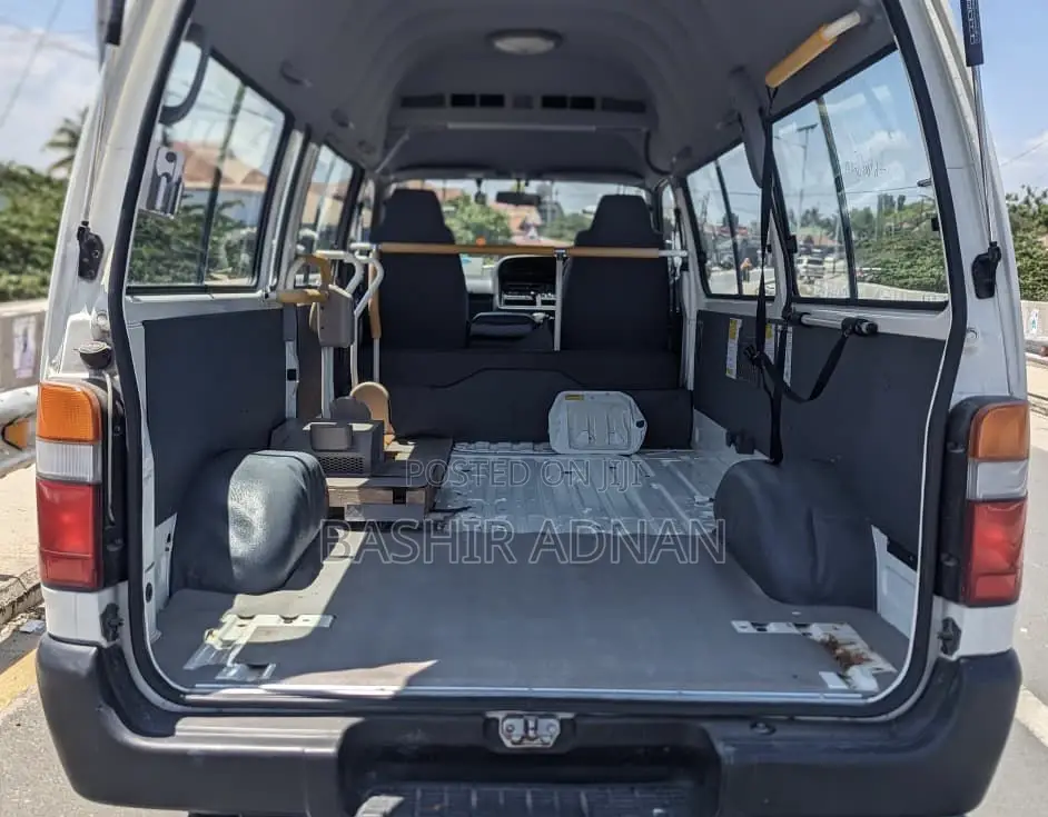 Toyota HiAce 2001 White
