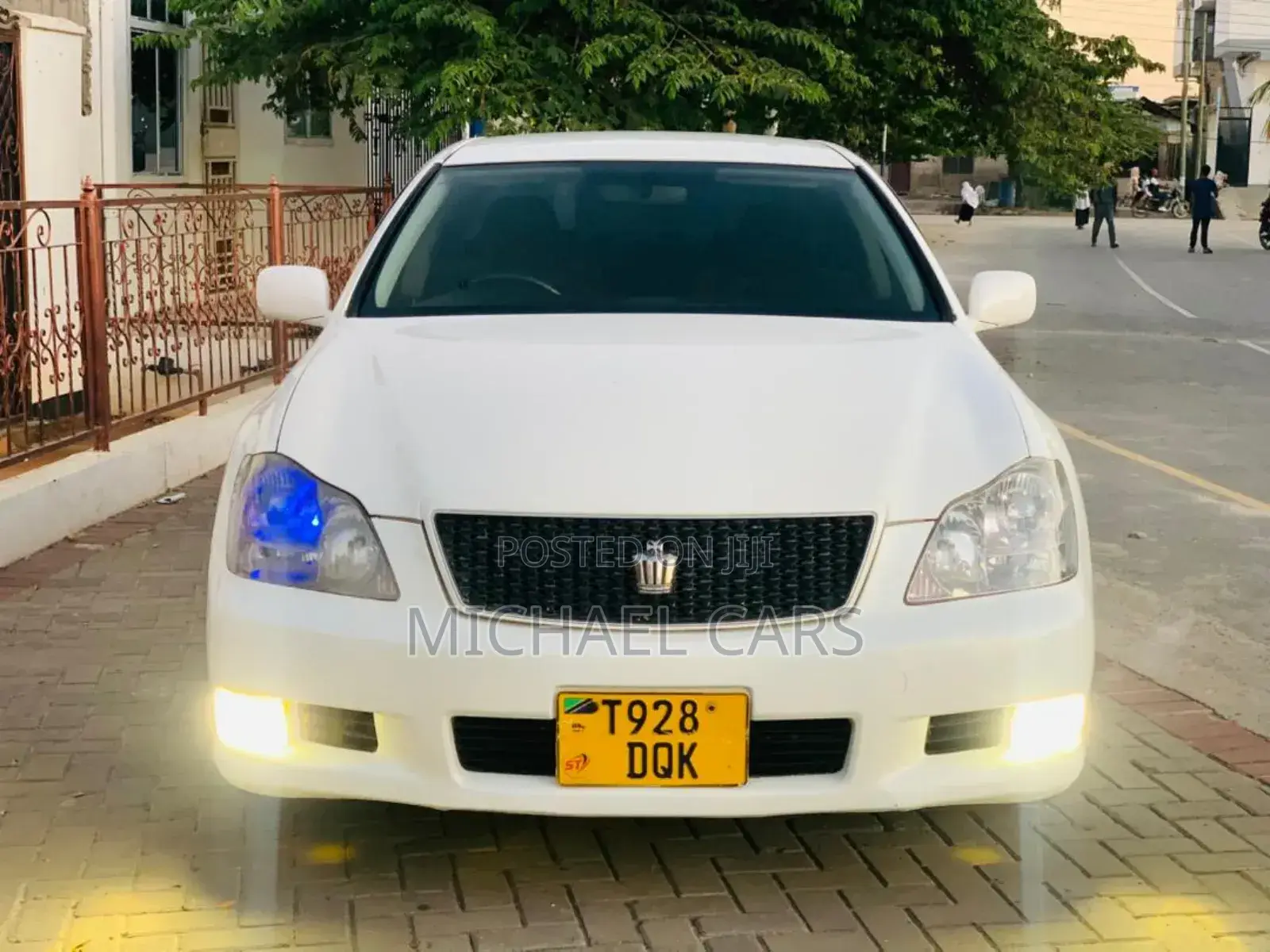 Toyota Crown Royale 2005 White