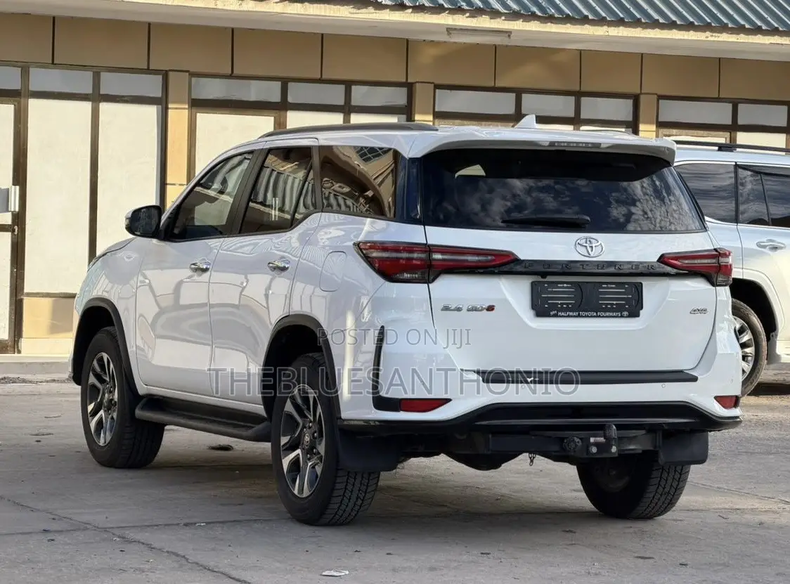 Toyota Fortuner 2023 White