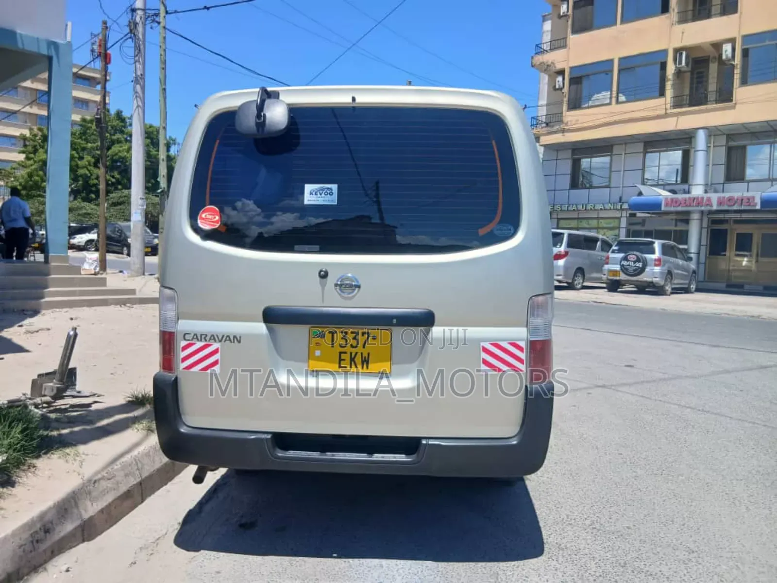 Nissan Caravan (Urvan) 2007 Gold