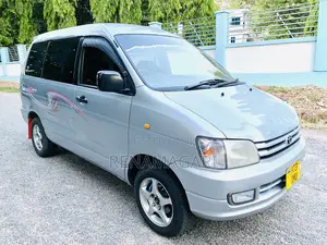 Toyota Noah 2003 Silver