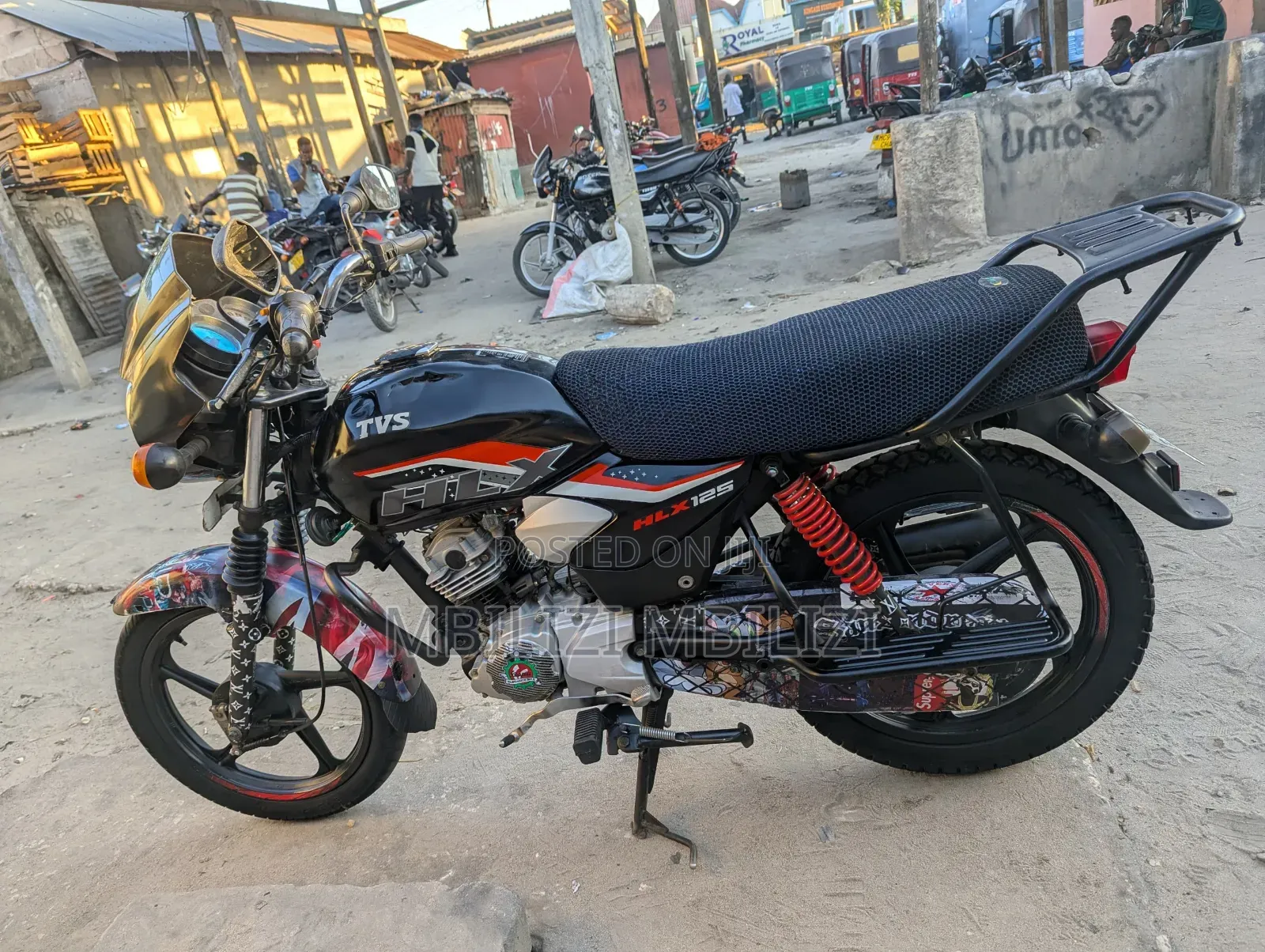TVS HLX 125 2025 Black