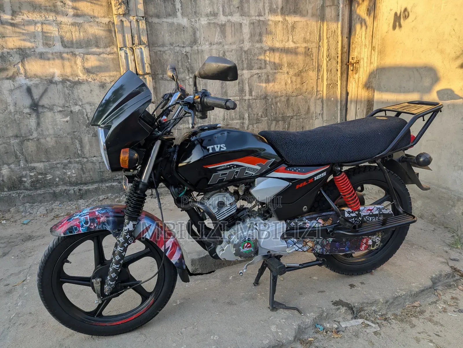 TVS HLX 125 2025 Black