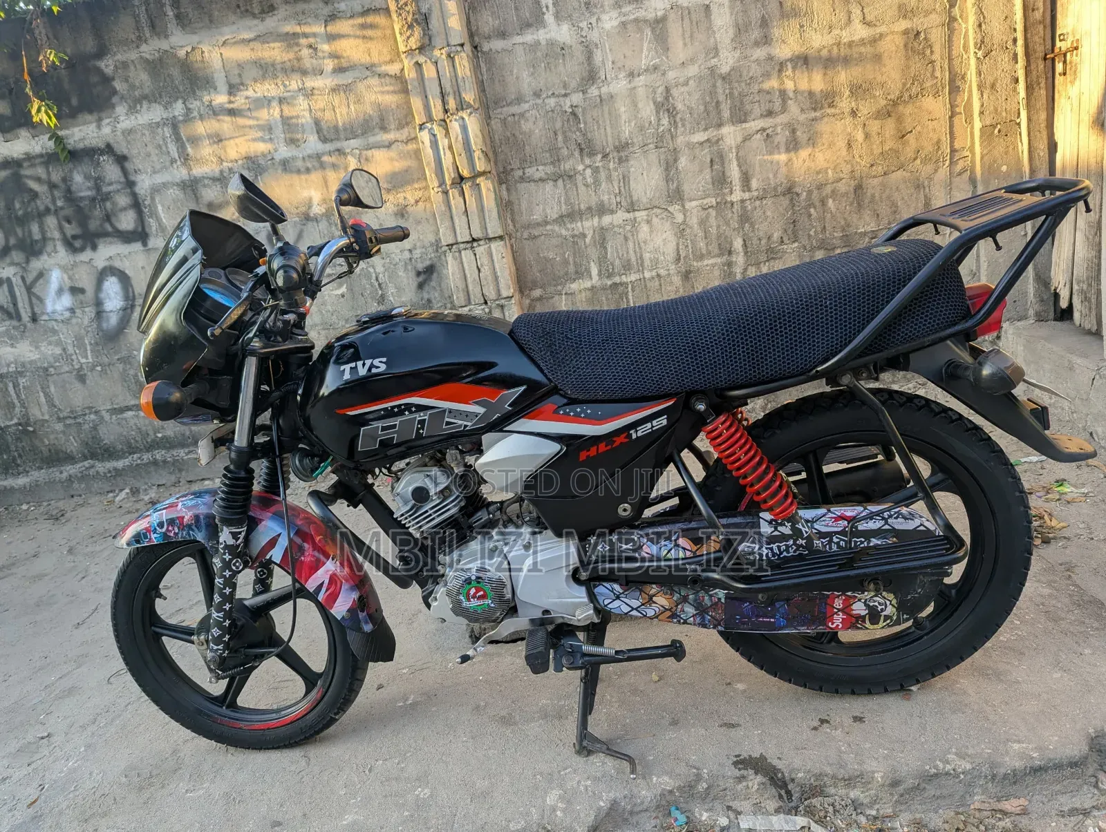 TVS HLX 125 2025 Black