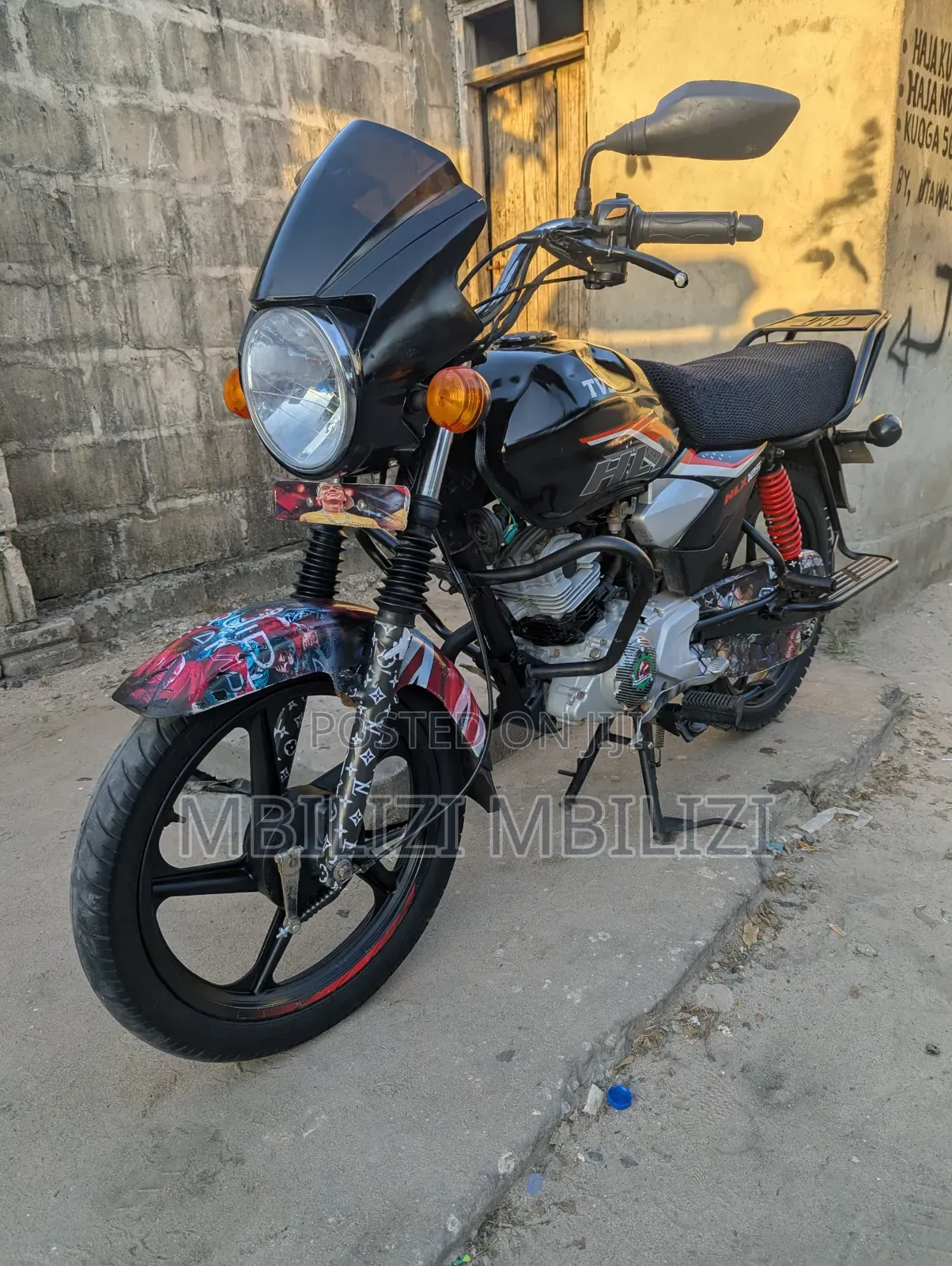 TVS HLX 125 2025 Black