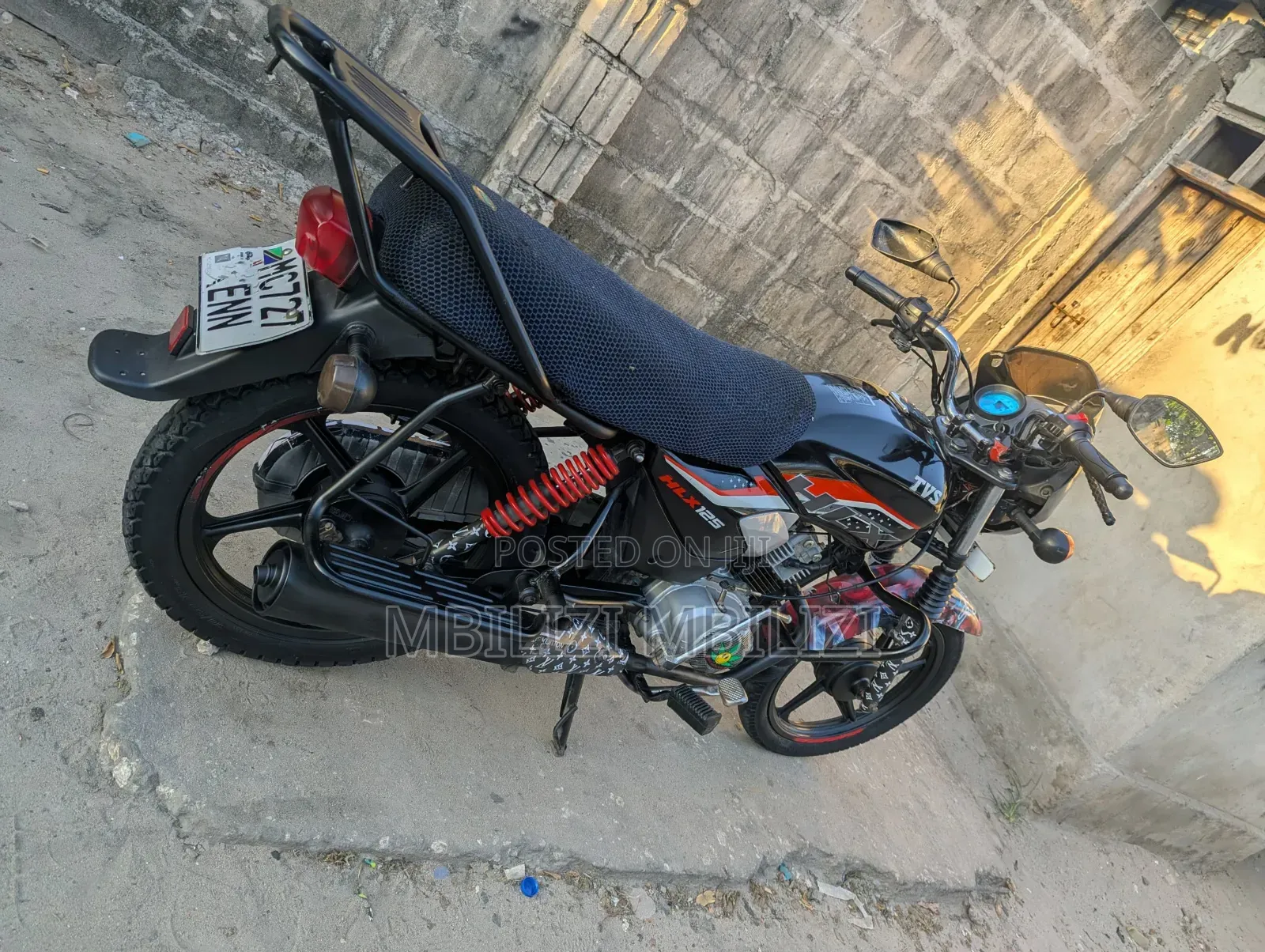 TVS HLX 125 2025 Black