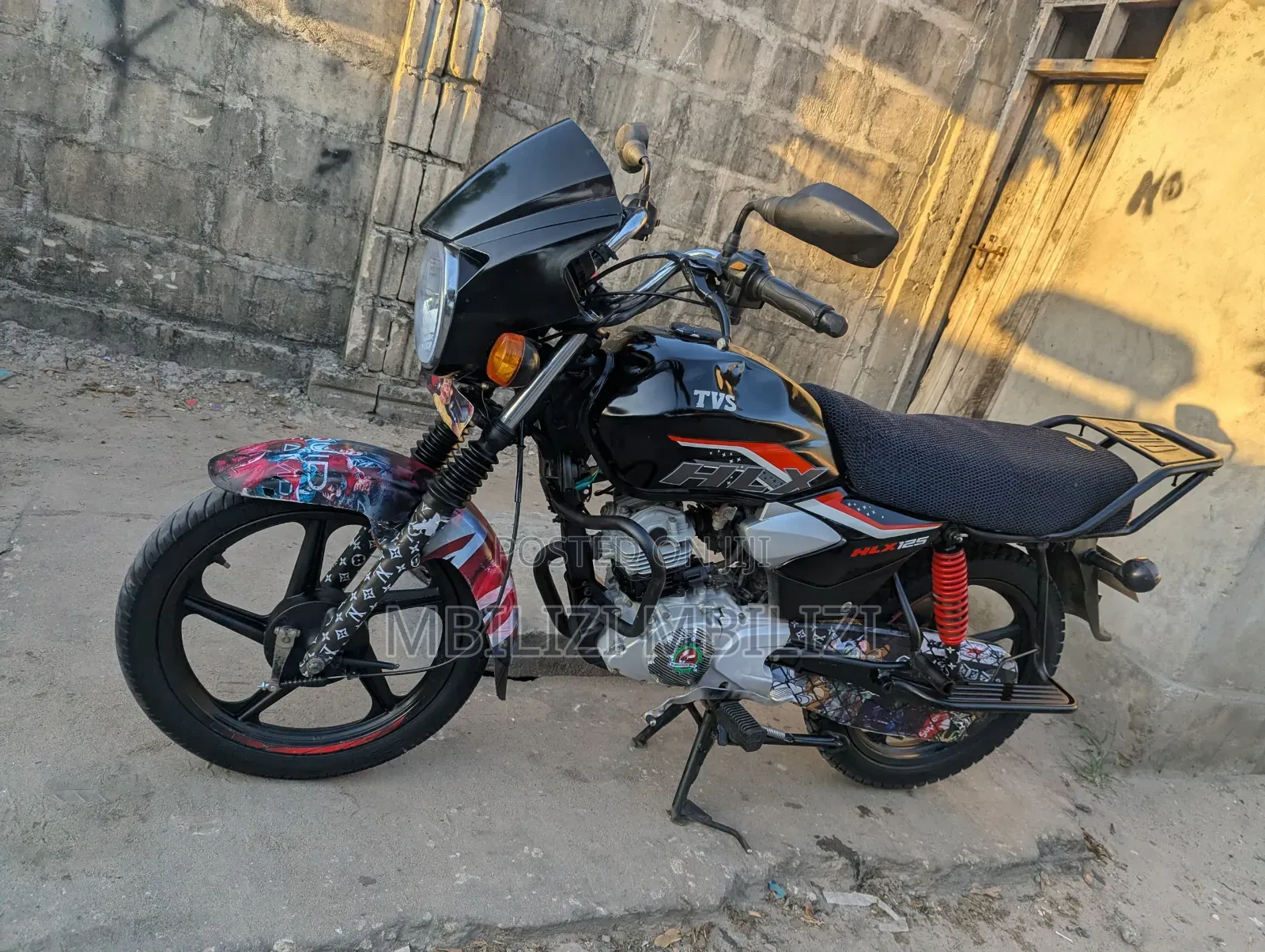 TVS HLX 125 2025 Black
