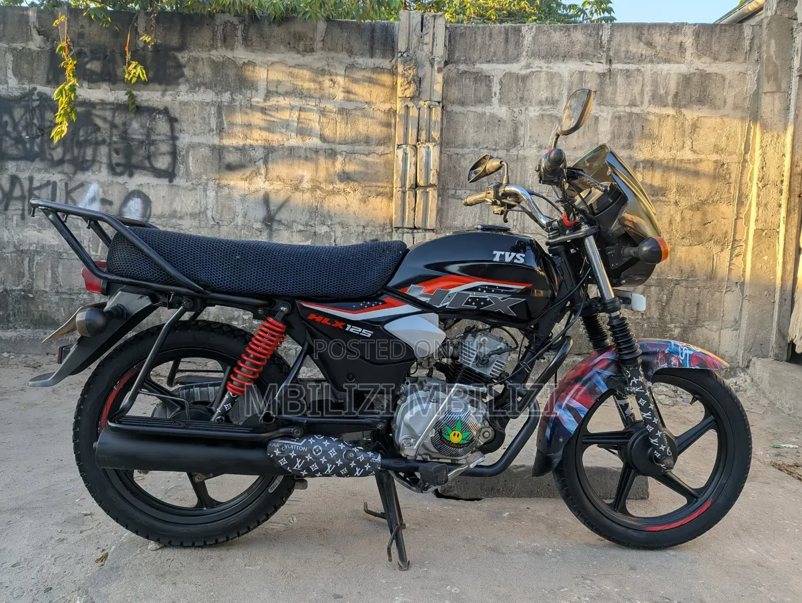 TVS HLX 125 2025 Black