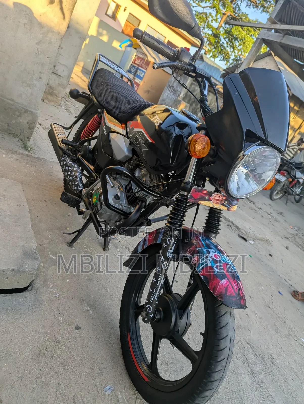 TVS HLX 125 2025 Black