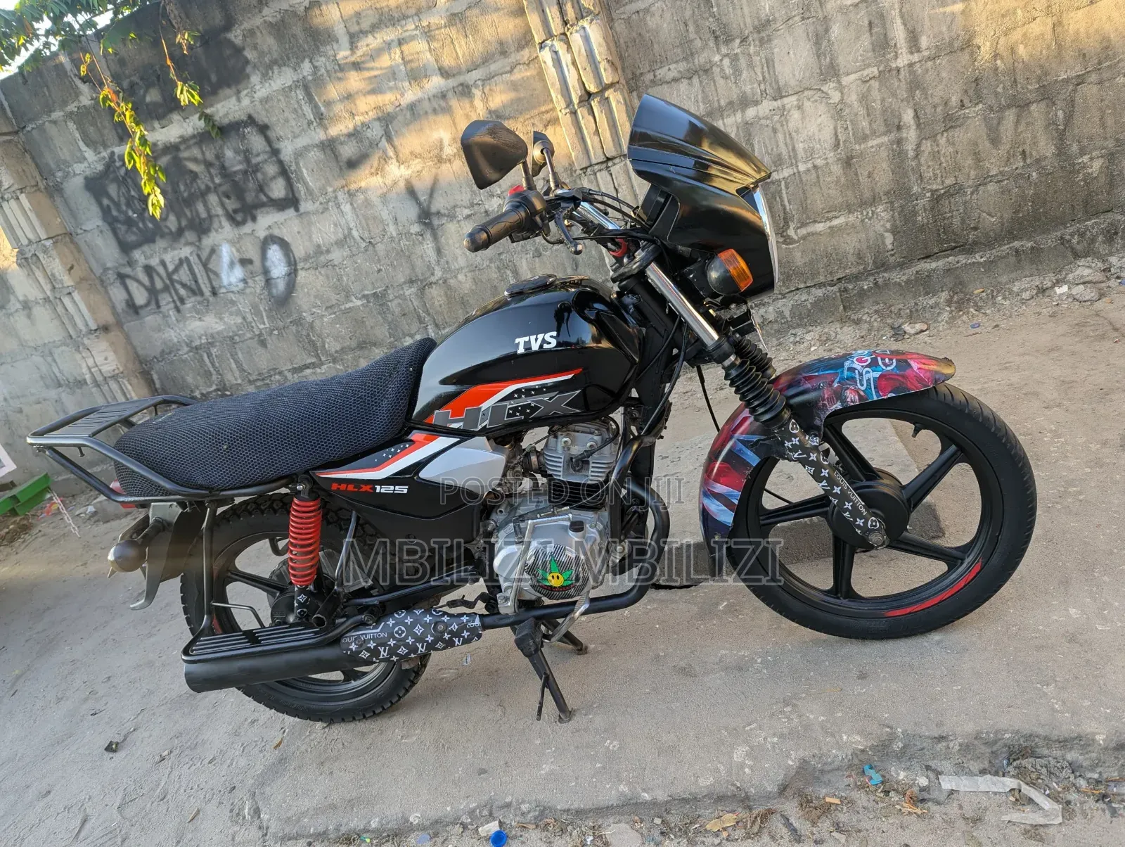 TVS HLX 125 2025 Black