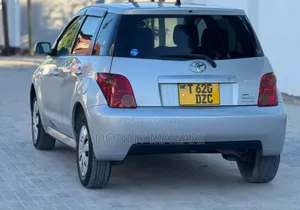 Toyota IST 2002 Silver
