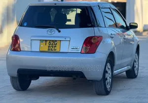 Toyota IST 2002 Silver