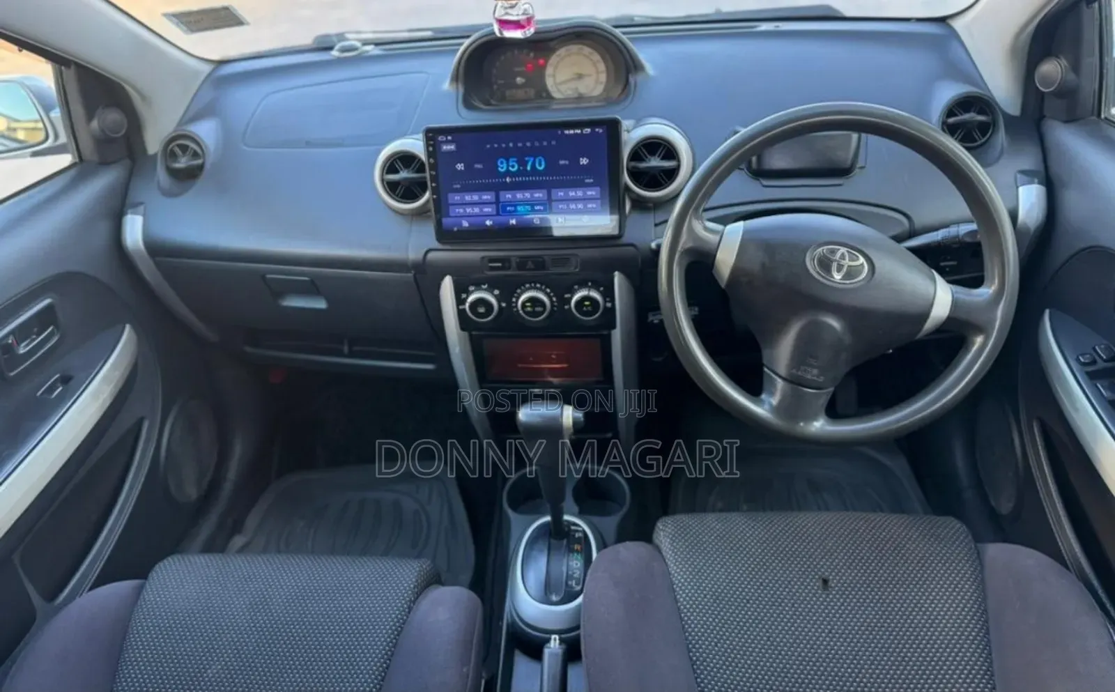 Toyota IST 2002 Silver