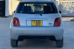 Toyota IST 2002 Silver