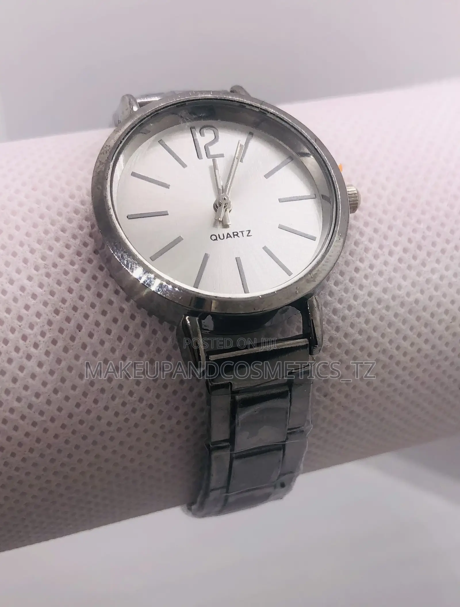 P15 - 55silver-Tone Quartz Watch With a Metal Link *1 in Stock* Price