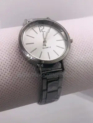 P15 - 55silver-Tone Quartz Watch With a Metal Link *1 in Stock* Price