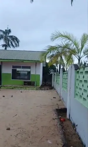 Shule Inauzwa Bahari Beach