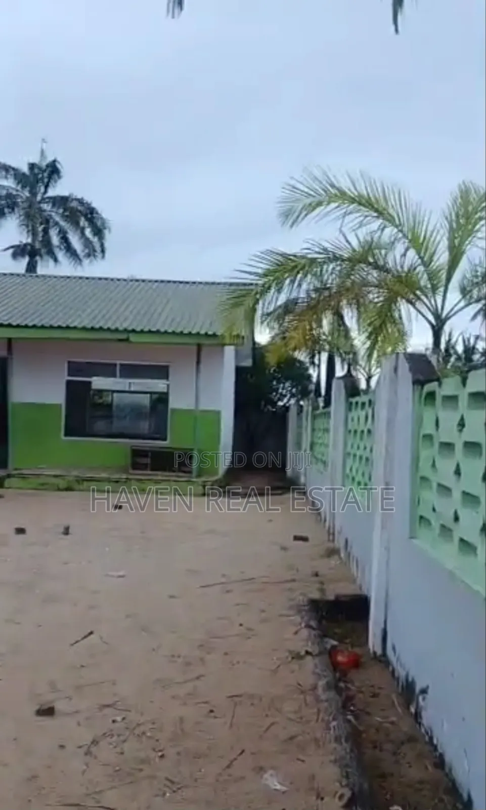 Shule Inauzwa Bahari Beach