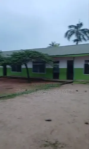 Shule Inauzwa Bahari Beach