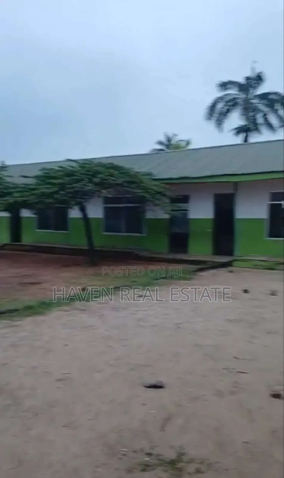 Shule Inauzwa Bahari Beach