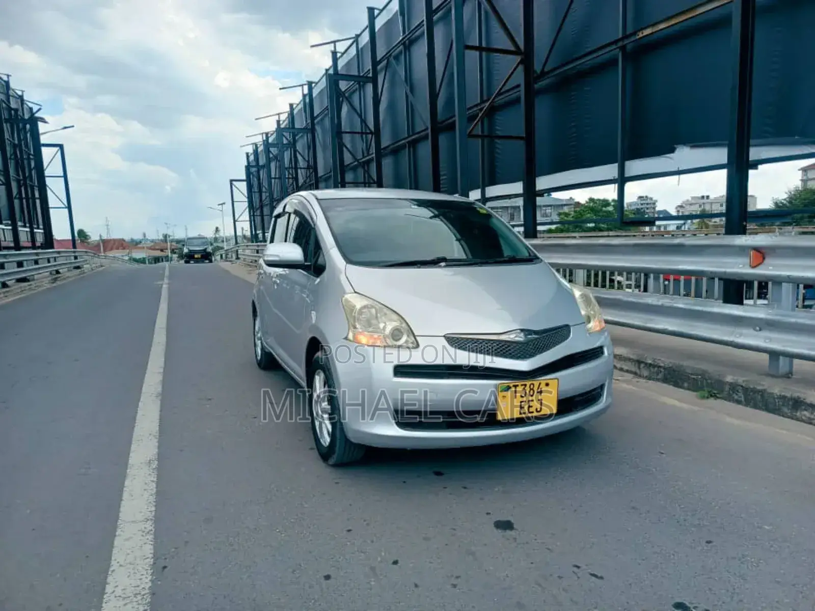 Toyota Ractis 2011 Silver