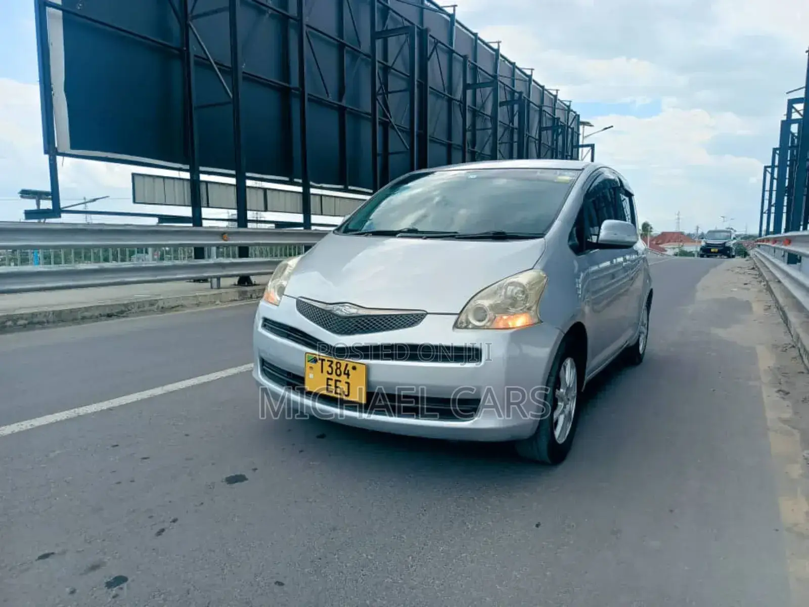 Toyota Ractis 2011 Silver