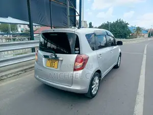 Toyota Ractis 2011 Silver