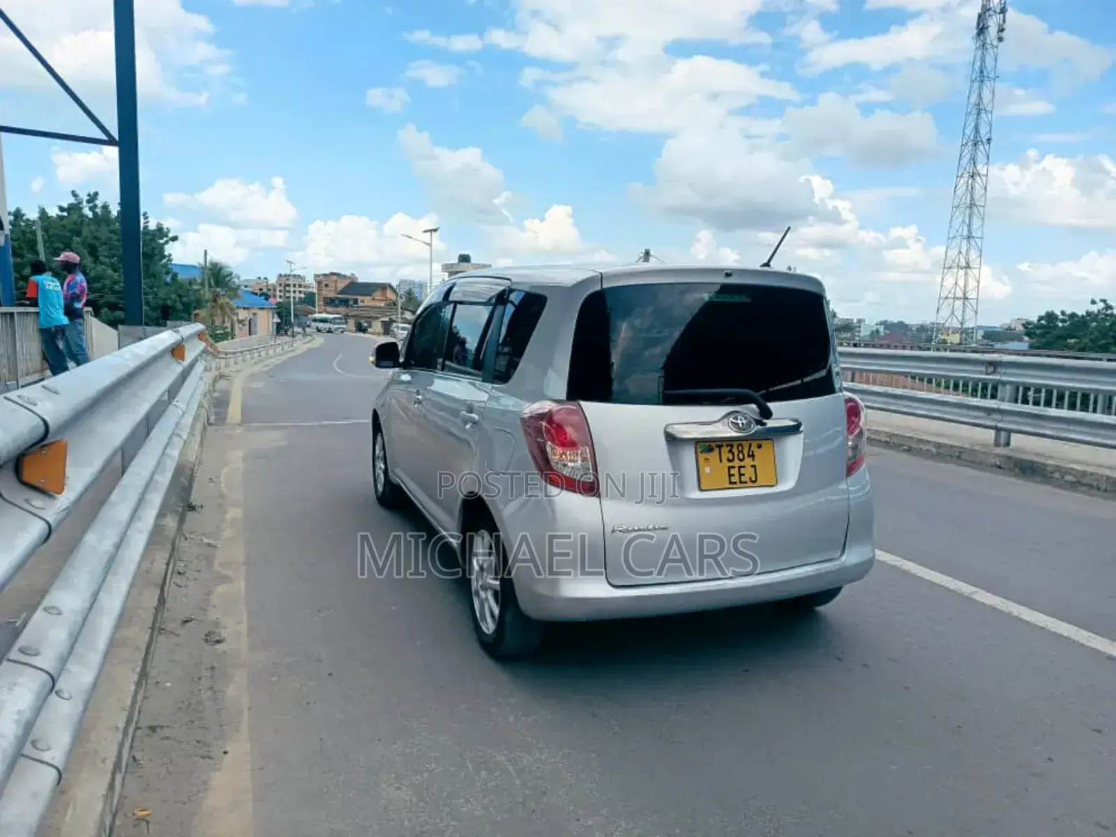 Toyota Ractis 2011 Silver