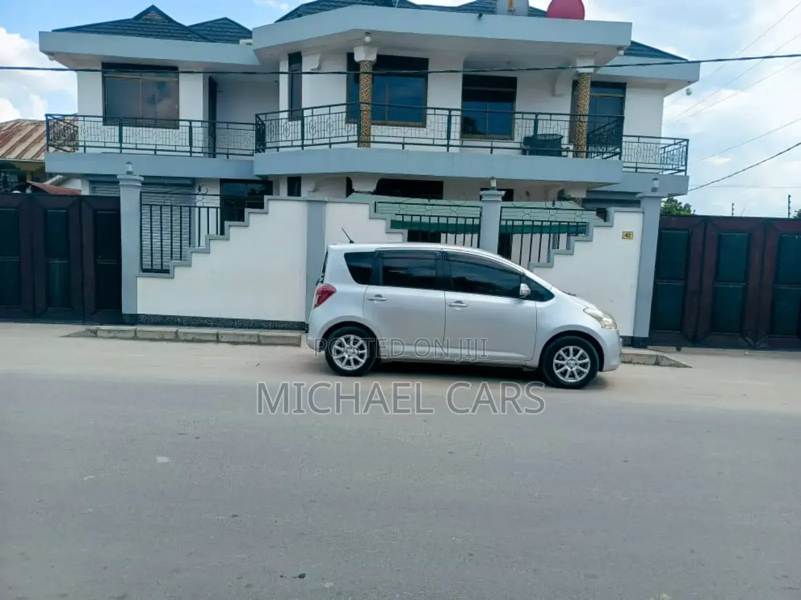 Toyota Ractis 2011 Silver