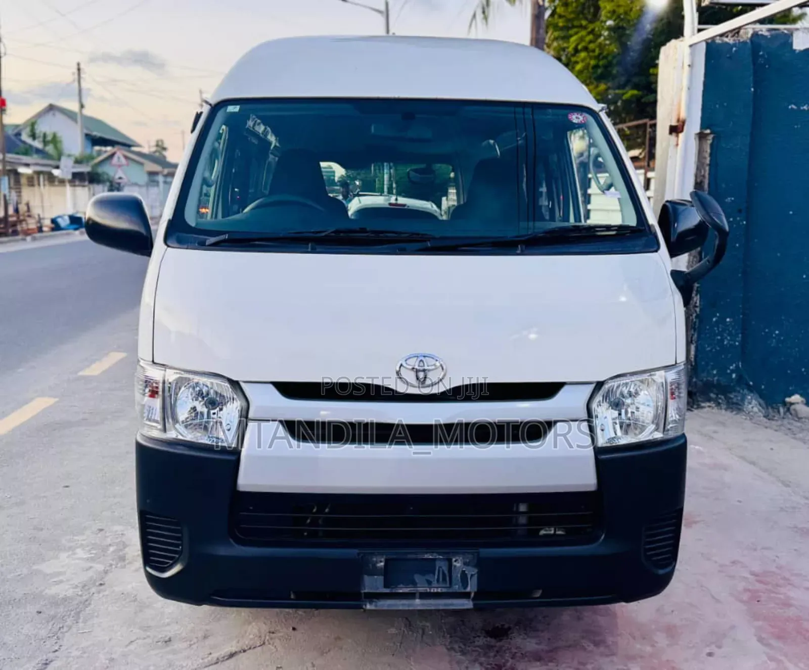 Toyota Quantum 2012 White