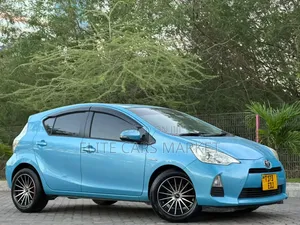 Toyota Aqua 2013 Blue