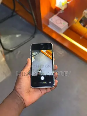 Apple iPhone 11 64 GB White